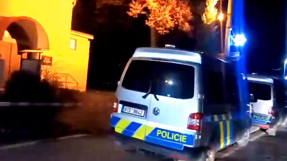 Násilná smrt na Frýdecko-Místecku: Policie se sjela ke kostelu, obětí je zřejmě varhaník